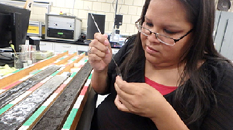 REU student works in the lab